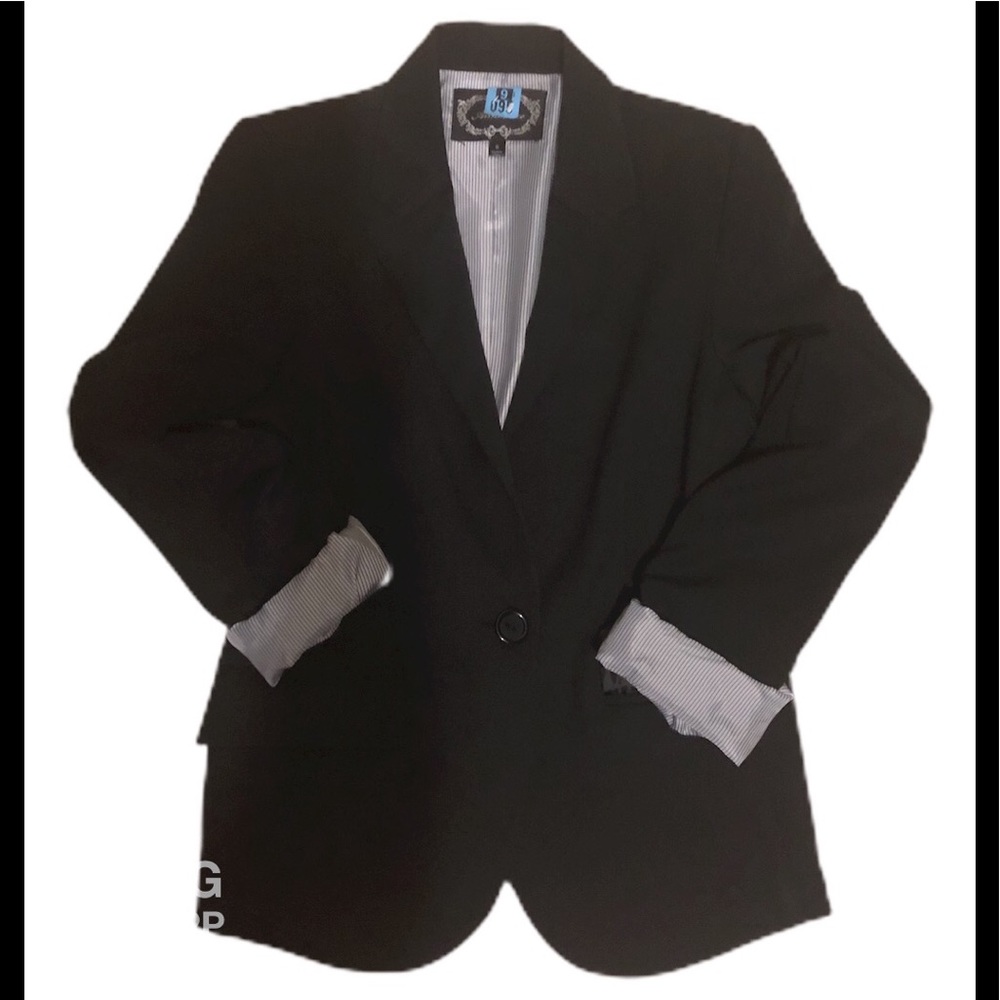 Black Blazer semi lined well made preppy chic